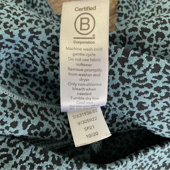 Athleta Stash Pocket II Textured Tight Blue Black Pebble size Medium B66 - Picture 9 of 11